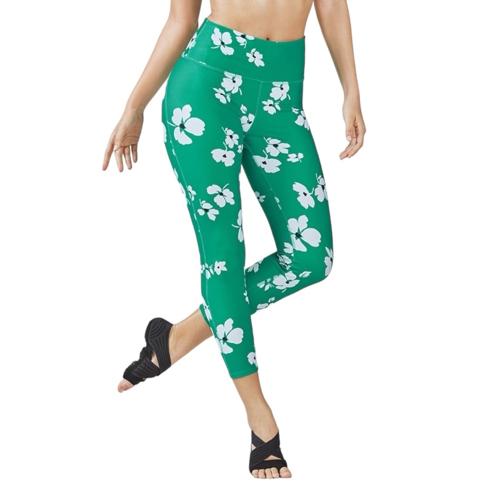 Fabletics | NWT Lisette High Waisted 7/8 Capri Leggings in Bali Jasmine - Size M